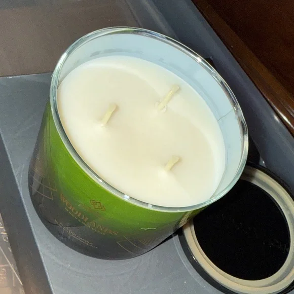 Bath & Body Works Woodlands Candle - Green and Black - Picture 4 of 4